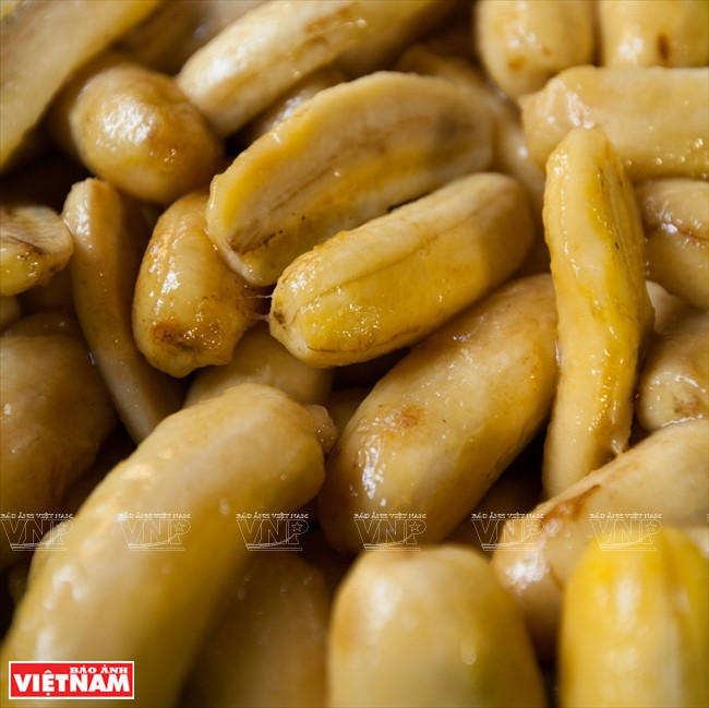 芹苴市风味独特的美食:接长草长条粽 ảnh 2 芹苴市风味独特的美食:接长草长条粽 ảnh 2