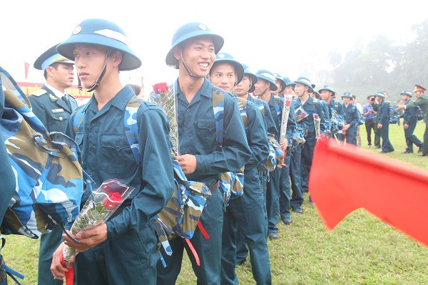 越南安沛省举行2019年度新兵入伍欢送仪式 ảnh 2 越南安沛省举行2019年度新兵入伍欢送仪式 ảnh 2