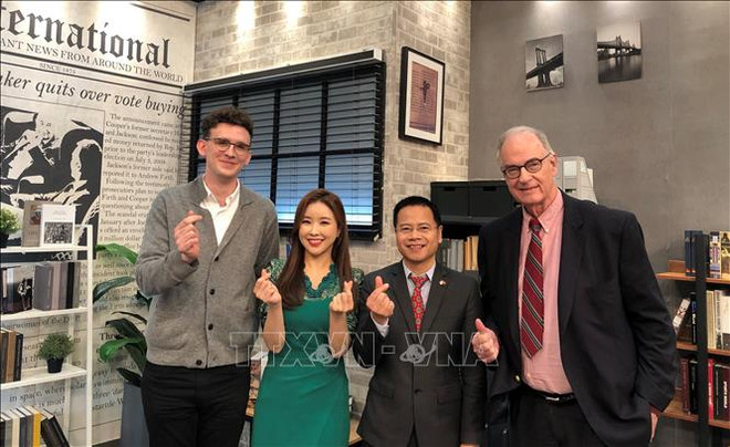 美朝领导人第二次会晤:越通社记者向韩国公众介绍相关信息 ảnh 1 美朝领导人第二次会晤:越通社记者向韩国公众介绍相关信息 ảnh 1