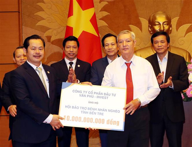 阮氏金银会见为社会做出贡献的企业家代表 ảnh 2