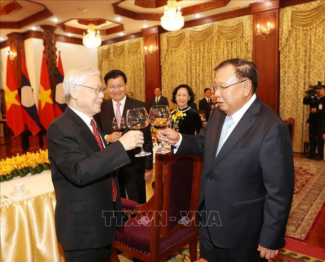 老挝领导人为阮富仲一行举行招待宴会 ảnh 1 老挝领导人为阮富仲一行举行招待宴会 ảnh 1
