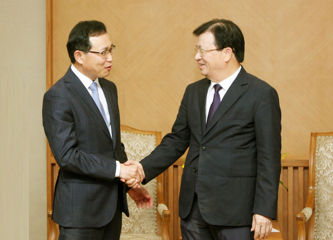 郑廷勇副总理会见韩国三星集团(越南)总裁 ảnh 2 郑廷勇副总理会见韩国三星集团(越南)总裁 ảnh 2
