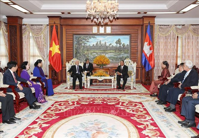 阮富仲会见柬埔寨参议院议长赛冲和国会主席韩桑林 ảnh 2 阮富仲会见柬埔寨参议院议长赛冲和国会主席韩桑林 ảnh 2