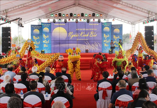 2019年第17次越南诗歌日活动吸引世界近200名诗人参加 ảnh 1 2019年第17次越南诗歌日活动吸引世界近200名诗人参加 ảnh 1