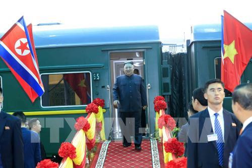 朝鲜最高领导人抵达同登火车站 开始越南之行 ảnh 1