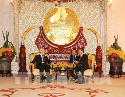 阮富仲会见原老挝人民革命党中央委员会总书记、老挝国家主席朱马利·赛雅颂 ảnh 2 阮富仲会见原老挝人民革命党中央委员会总书记、老挝国家主席朱马利·赛雅颂 ảnh 2