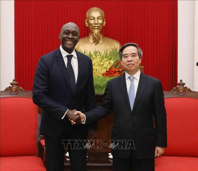 政府总理阮春福会见世行负责基础设施事务副总裁迪奥普 ảnh 2 政府总理阮春福会见世行负责基础设施事务副总裁迪奥普 ảnh 2