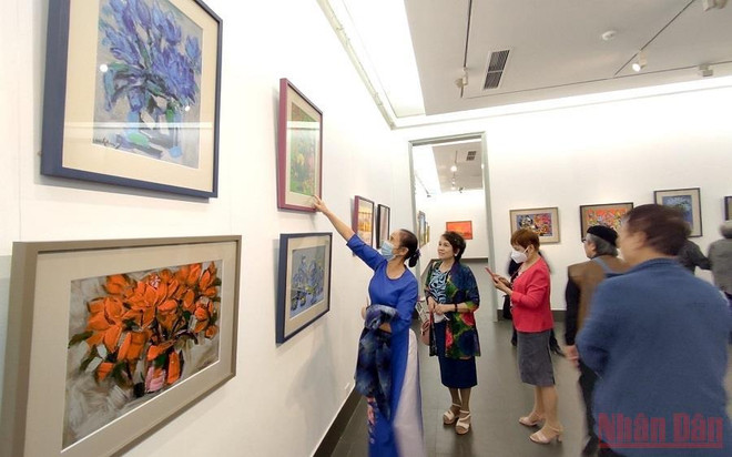 越南画家 “我们身边的生活”美术展亮相越南美术博物馆 ảnh 2 越南画家 “我们身边的生活”美术展亮相越南美术博物馆 ảnh 2