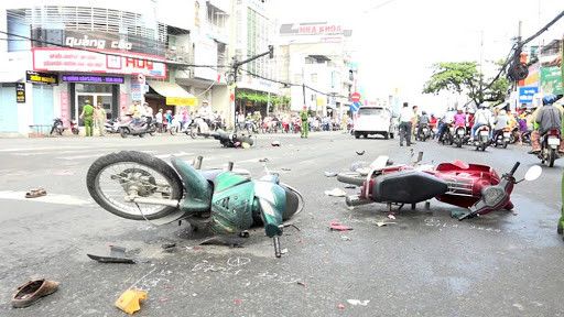 南方解放和五一国际劳动节假期第一天：交通事故致使14人死亡 ảnh 1