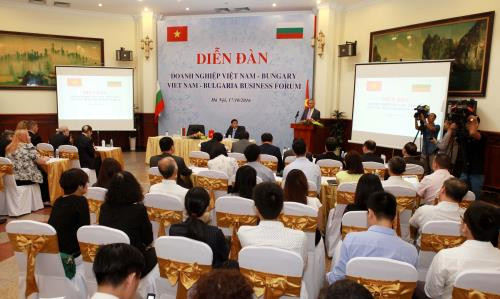 越南国会副主席冯国显会见保加利亚经济部长博日达尔·卢卡斯基 ảnh 1 越南国会副主席冯国显会见保加利亚经济部长博日达尔·卢卡斯基 ảnh 1