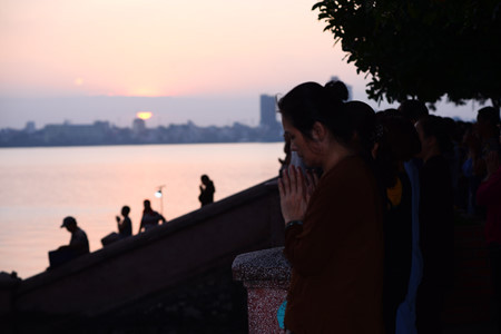 西湖放生——河内人的优良文化 ảnh 1 西湖放生——河内人的优良文化 ảnh 1