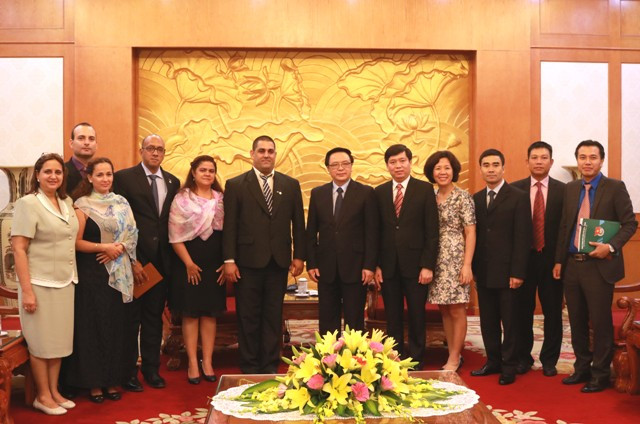 越共中央对外部部长黄平君:越南一如既往重视越古兄弟般关系 ảnh 1 越共中央对外部部长黄平君:越南一如既往重视越古兄弟般关系 ảnh 1