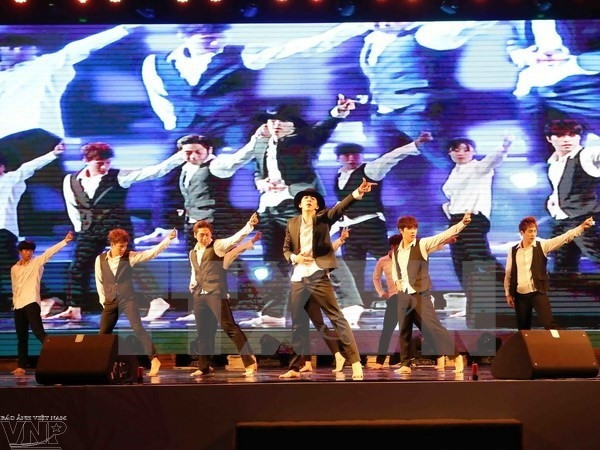 “越南与韩国旋律”文艺晚会在越南庆和省举行 ảnh 1