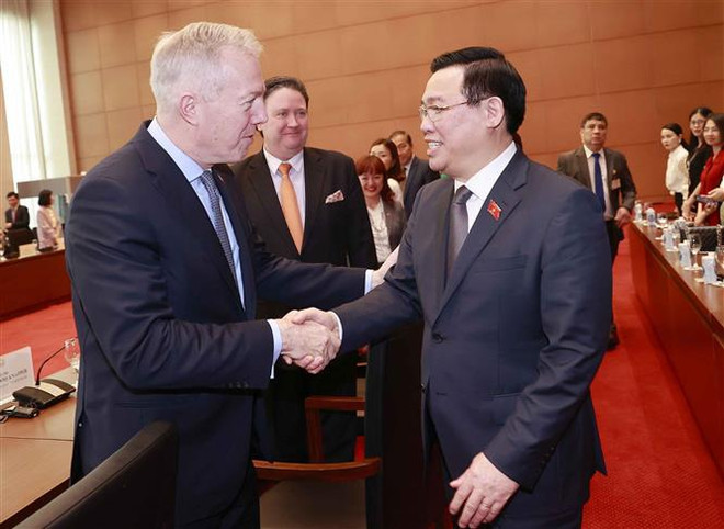 国会主席王廷惠会见美国-东盟商务理事会企业家代表团 ảnh 1 国会主席王廷惠会见美国-东盟商务理事会企业家代表团 ảnh 1