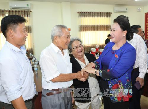 国会主席阮氏金银与芹苴市选民接触 ảnh 1 国会主席阮氏金银与芹苴市选民接触 ảnh 1