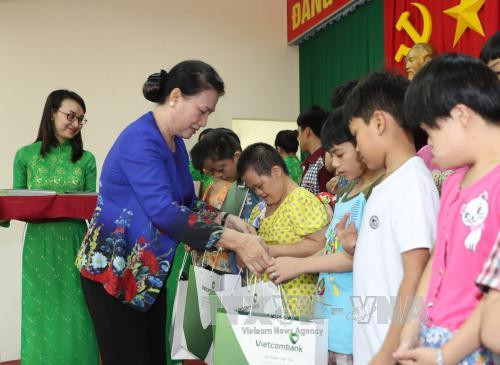 越南国会主席阮氏金银与芹苴市丰田县选民接触 ảnh 3