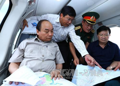 阮春福总理视察九龙江三角洲受气候变化影响的地区 ảnh 1