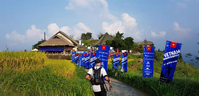 2017年越南山地马拉松比赛吸引2200名选手参赛 ảnh 2 2017年越南山地马拉松比赛吸引2200名选手参赛 ảnh 2