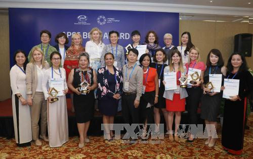 2017年 “杰出女性中小企业奖”落幕 越南女企业家获得两个奖项 ảnh 1