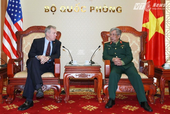 阮志咏上将会见美国驻越南大使特德·奥休斯 ảnh 1 阮志咏上将会见美国驻越南大使特德·奥休斯 ảnh 1