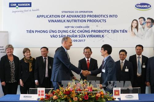 Vinamilk同世界著名菌种研究公司科汉森加强战略合作 ảnh 1
