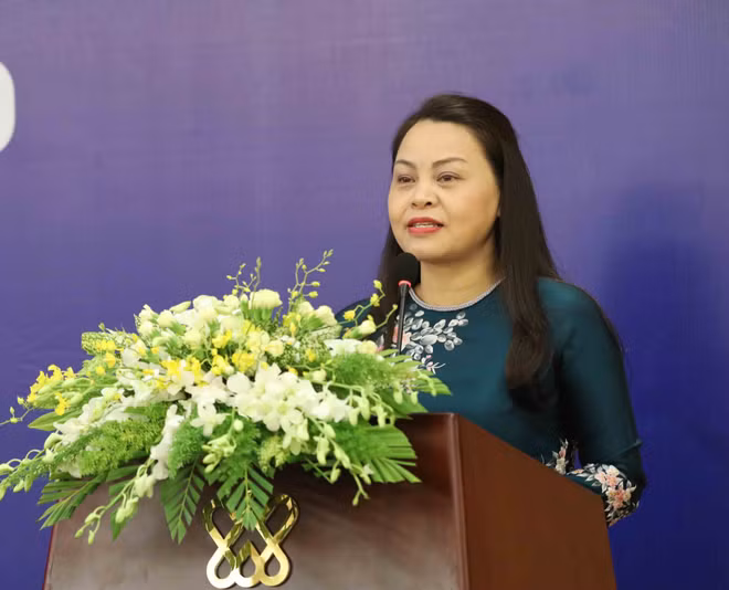 2017年“杰出女性中小企业奖”27日在越南承天顺化省顺化市亮相 ảnh 2