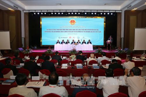 “九龙江三角洲可持续发展模式转换方向,有效适应气候变化”会议正式开幕 ảnh 1 “九龙江三角洲可持续发展模式转换方向,有效适应气候变化”会议正式开幕 ảnh 1