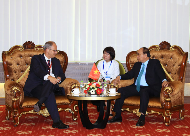 阮春福总理会见部分国家驻越使节 ảnh 1