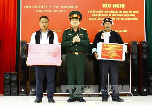 第4次越中边境国防友好交流活动：加强越中边境地区居民与军队的团结协作 ảnh 2