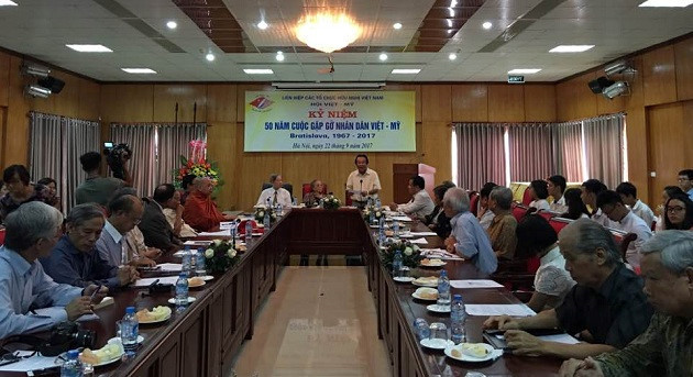 越美历史性相会50周年座谈会在河内举行 ảnh 1 越美历史性相会50周年座谈会在河内举行 ảnh 1
