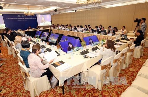 《促进社会性别主流化实施细则》成第二次妇女与经济论坛第一个工作日的亮点 ảnh 1 《促进社会性别主流化实施细则》成第二次妇女与经济论坛第一个工作日的亮点 ảnh 1