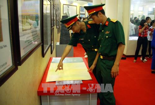 “黄沙与长沙归属越南——历史证据和法律依据”资料地图展在宣光省举行 ảnh 1  “黄沙与长沙归属越南——历史证据和法律依据”资料地图展在宣光省举行 ảnh 1
