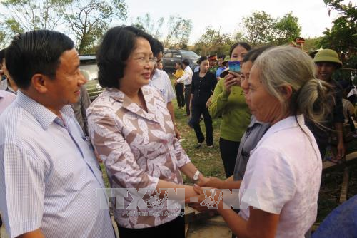 国家副主席邓氏玉盛走访慰问河静省灾民 ảnh 1 国家副主席邓氏玉盛走访慰问河静省灾民 ảnh 1