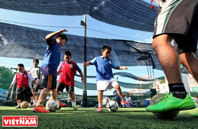 情系越南足球的日本教练 ảnh 8