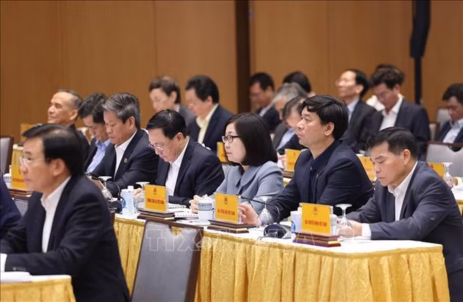 越南政府总理范明政主持召开消除困难 促进保障性住房发展会议 ảnh 2