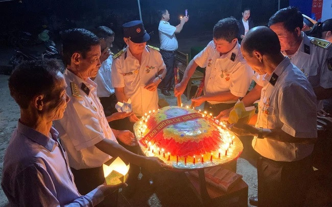 缅怀在鬼鹿角礁上牺牲的64名战士 ảnh 1 缅怀在鬼鹿角礁上牺牲的64名战士 ảnh 1