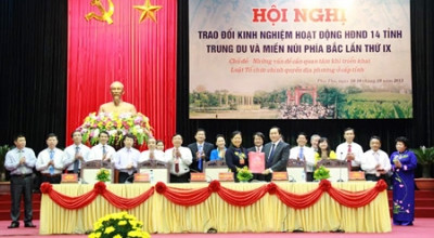 越南北部中游和山区各省交流人民议会活动经验 ảnh 1 越南北部中游和山区各省交流人民议会活动经验 ảnh 1