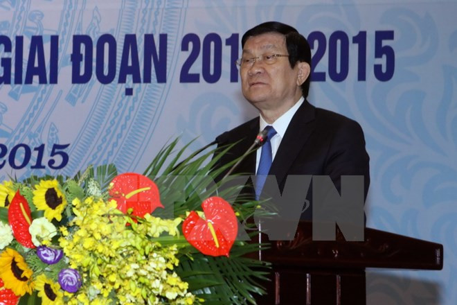 越南全国模范乡、坊、镇祖国阵线主席获得表彰 ảnh 1