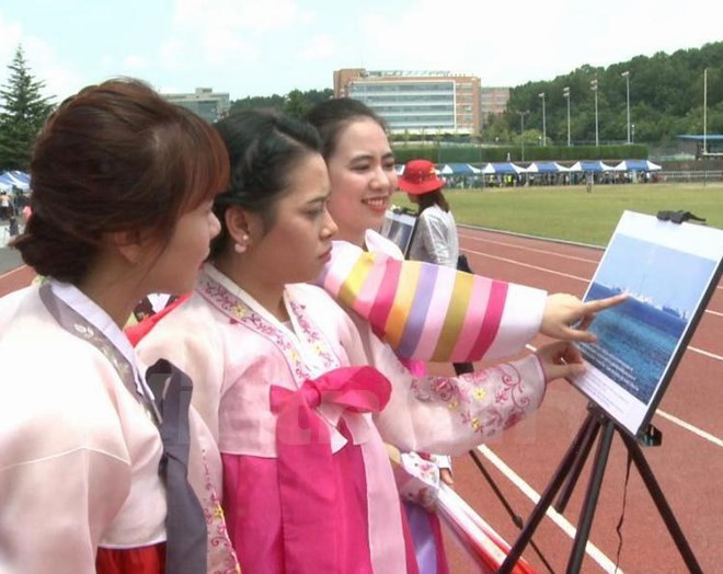 关于东海的图片展在韩国举行 ảnh 2 关于东海的图片展在韩国举行 ảnh 2