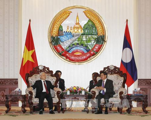 越共中央总书记阮富仲会见老挝总理通伦·西苏里 ảnh 1 越共中央总书记阮富仲会见老挝总理通伦·西苏里 ảnh 1