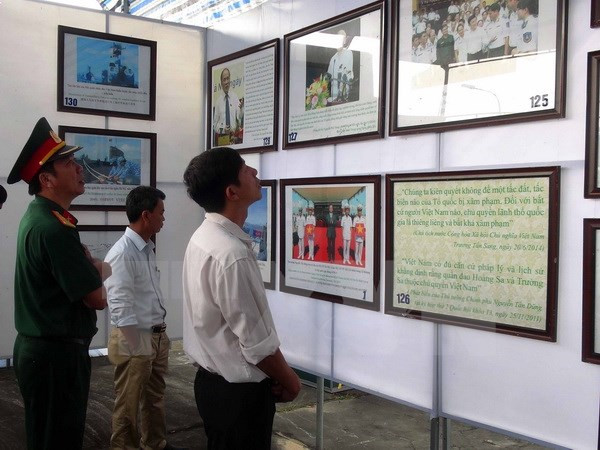 “黄沙、长沙归属越南”地图资料展在第二海军军区举行 ảnh 1 “黄沙、长沙归属越南”地图资料展在第二海军军区举行 ảnh 1