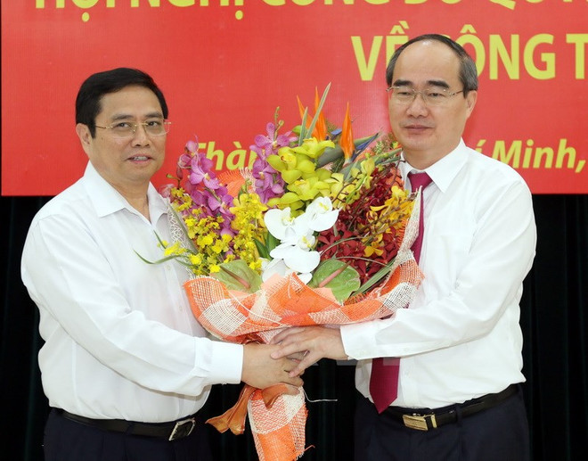 阮善仁任胡志明市委书记 丁罗升任中央经济部副部长 ảnh 3 阮善仁任胡志明市委书记 丁罗升任中央经济部副部长 ảnh 3
