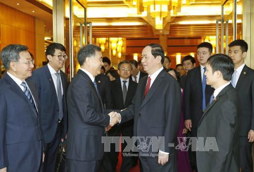 越南国家主席陈大光出席越中经贸合作座谈会 ảnh 1