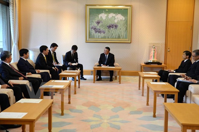 日本将为越南成功举办2017年APEC会议提供全方位支持 ảnh 1