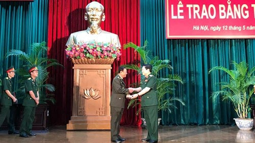 柬埔寨王家军两名高级军官获越南授予的博士学位 ảnh 1