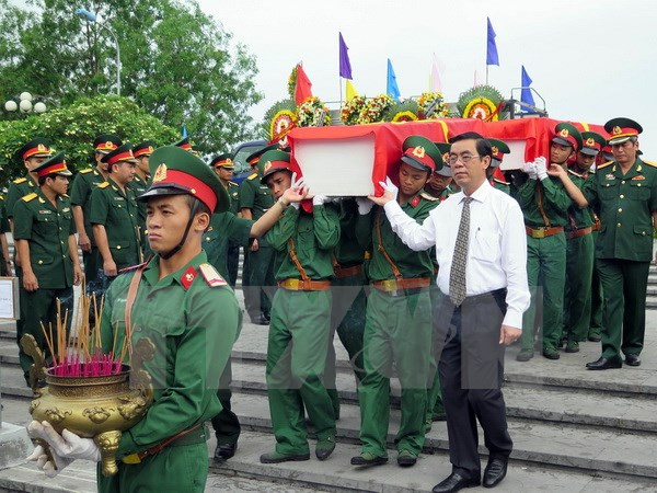 越南志愿军烈士遗骸归国安葬仪式在全国各地举行 ảnh 1