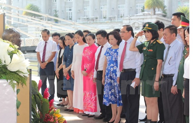 纪念胡志明主席诞辰127周年的系列活动在世界各国举行 ảnh 1