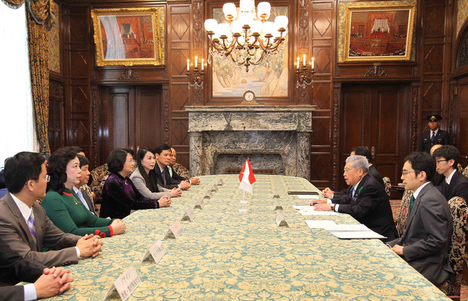 越南国家副主席邓氏玉盛会见日本参议院议长伊达忠一 ảnh 1 越南国家副主席邓氏玉盛会见日本参议院议长伊达忠一 ảnh 1