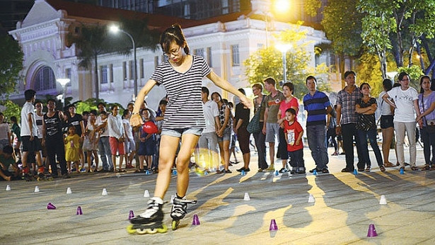 胡志明市首次在阮惠步行街举行街头艺术表演活动 ảnh 1 胡志明市首次在阮惠步行街举行街头艺术表演活动 ảnh 1