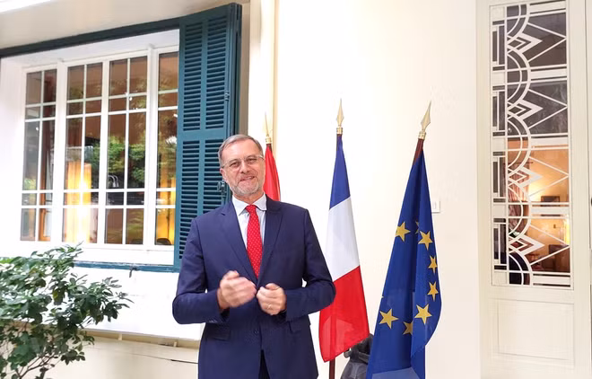 法国政府将陪伴越南的发展 ảnh 1